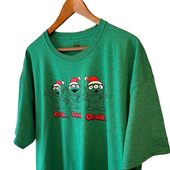 Disney Graphic Tee Toy Story 4 Christmas Santa Aliens Green Red 2XL XXL - Picture 1 of 11